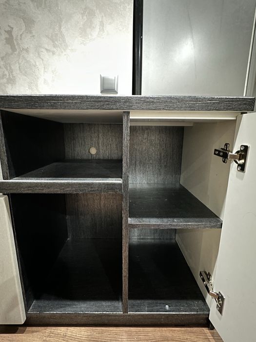 Продам тумбу под телевизор