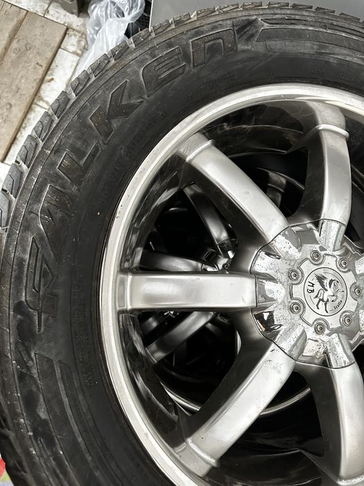 Продам комплект из 4 дисков с резиной.