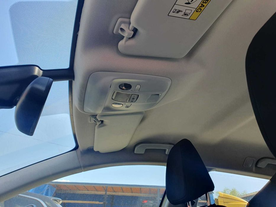 Dezmembrez Peugeot 308 1.6 hdi 2015