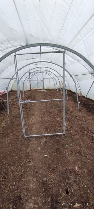 Оранжерия с размери 9х3х2.10 метра.