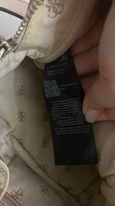 дамска раница Guess