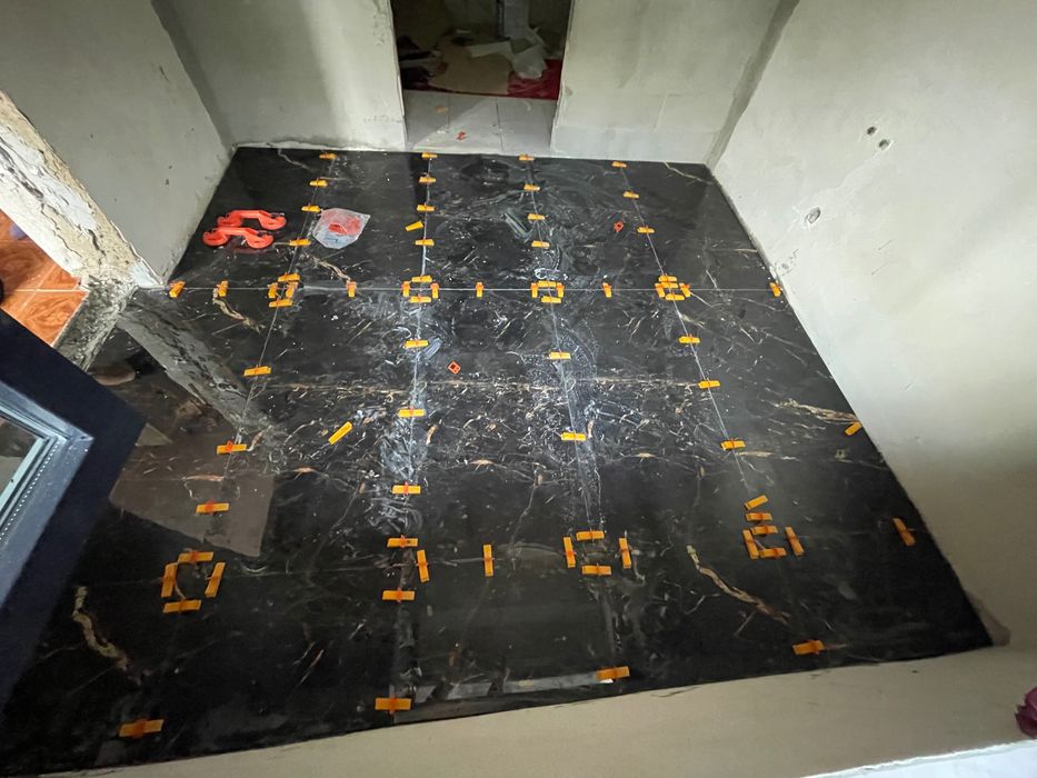 Construcții interioare exterioare , instalații electrice\sanitare.