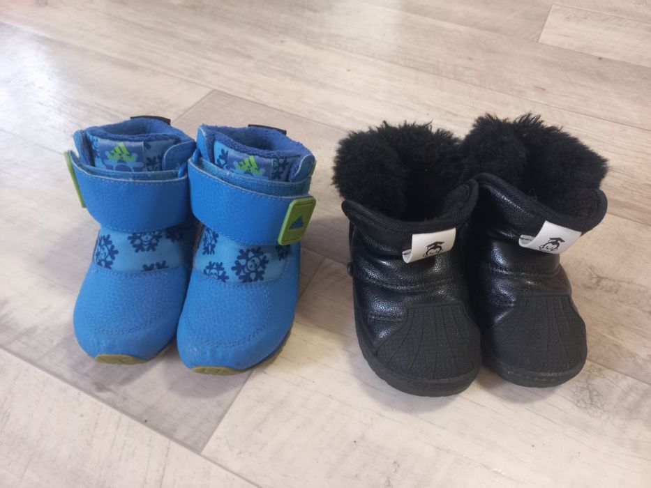 2 пары обувь.Размер 24