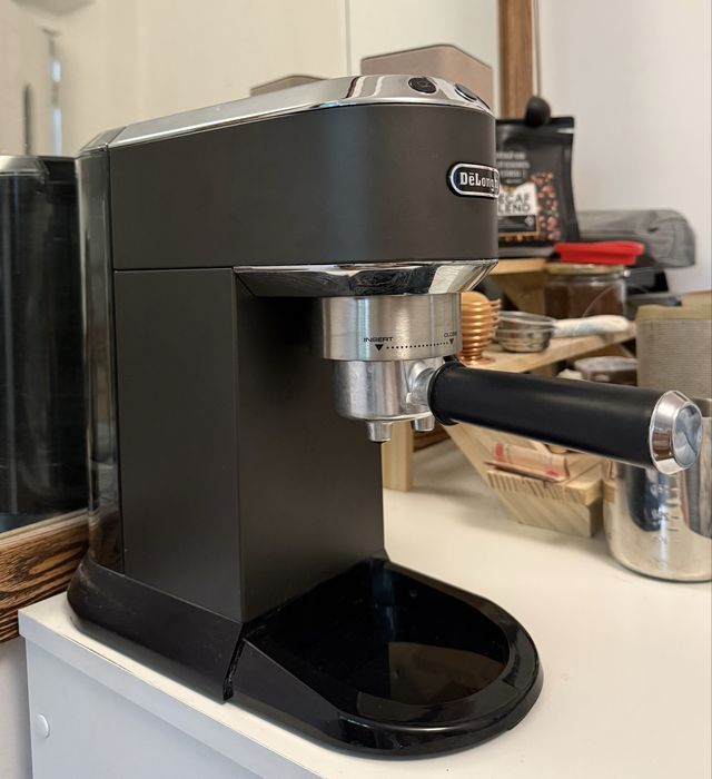 Рожковая кофеварка De’Longhi Dedica Style EC685.M.