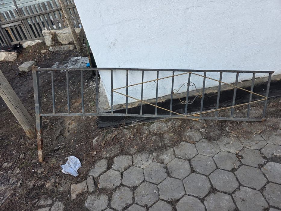 Продам ели,забор