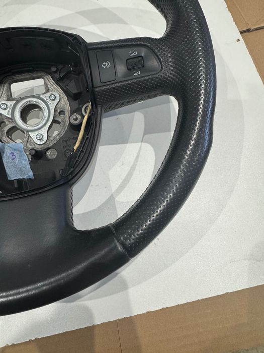 Audi A3 кожен волан Ауди А3