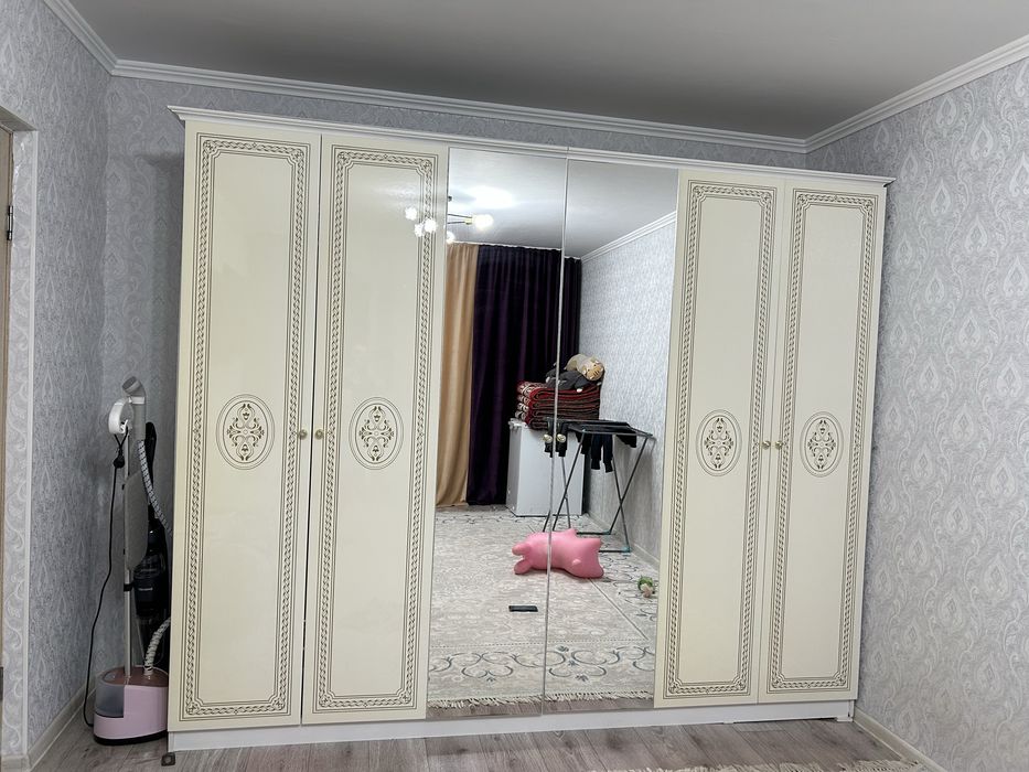 Продам шкаф 6 дверный