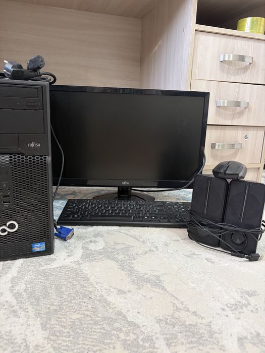 Компьютер Fujitsu полный комплект, требуется ремонт