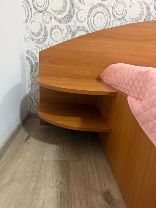 Mobilă dormitor la comandă – calitate premium, stare impecabilă