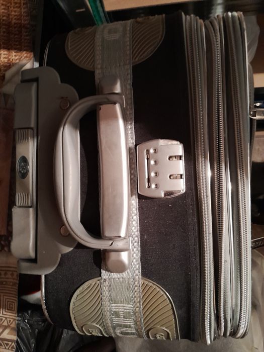 Много  здрав  куфар  Hugo с колелца