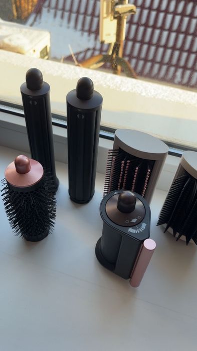 Новый фен Dyson со всеми насадками