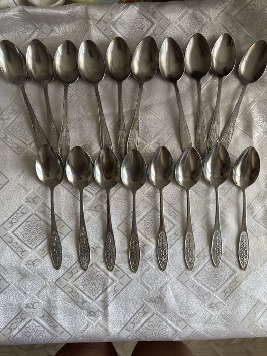 Советские ложки из нержавейки с узорами на ручках.