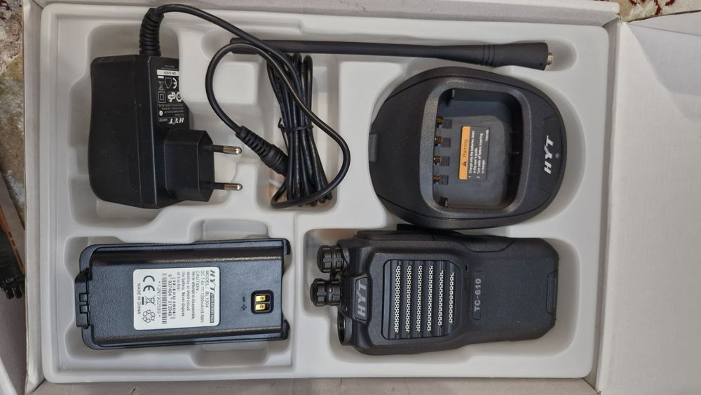 Рация HYT в коробке комлект