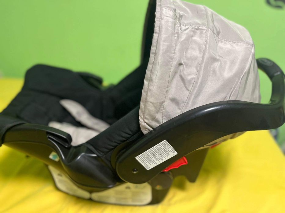 Столче/кош за кола за новородено - Graco