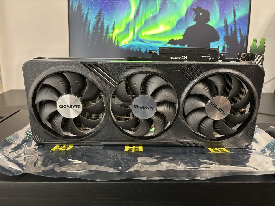 RTX 4070 SUPER GAMING OC 12G *ИЗПОЛЗВАНА 9 МЕСЕЦА* С ГАРАНЦИЯ