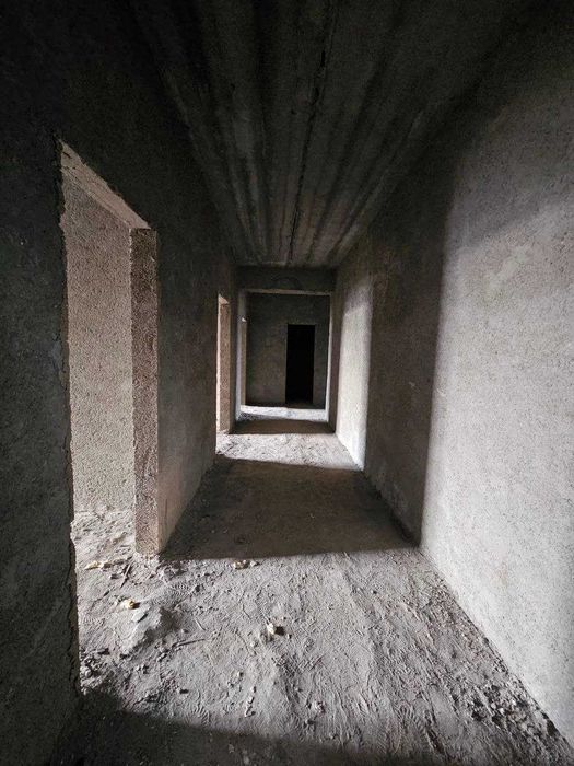 РЕГИСТОН срочно квартира сотилади 3 х 115 км 2 этажда