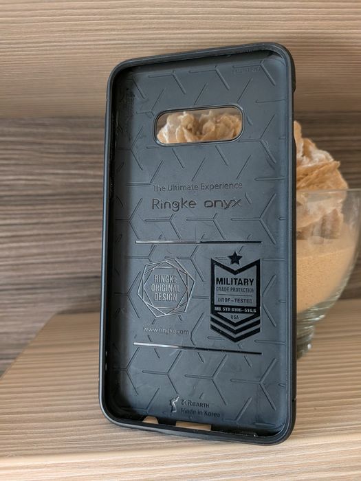 Huse Ringke pentru Galaxy S10e