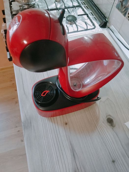 Vând aparat de cafea cu capsule.