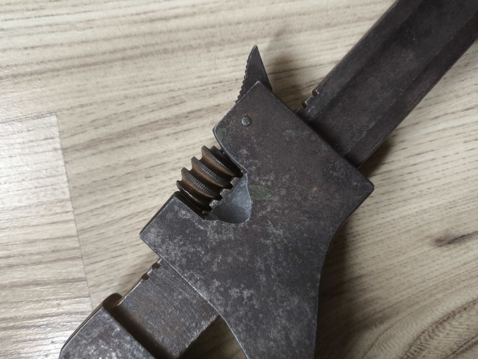 Стар гаечен ключ произведен от старата немска фирма  Zerem