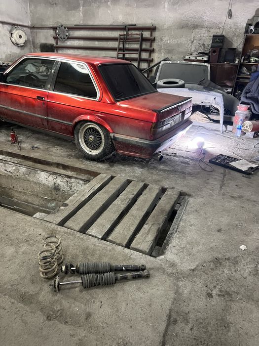 В продаже BMW E30