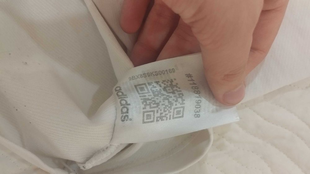 Одежда adidas белая футболка