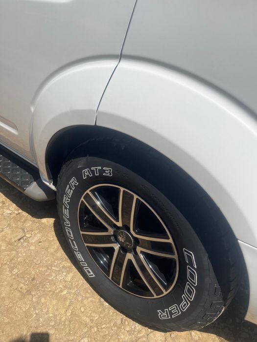 Nissan Pathfinder LE Plus