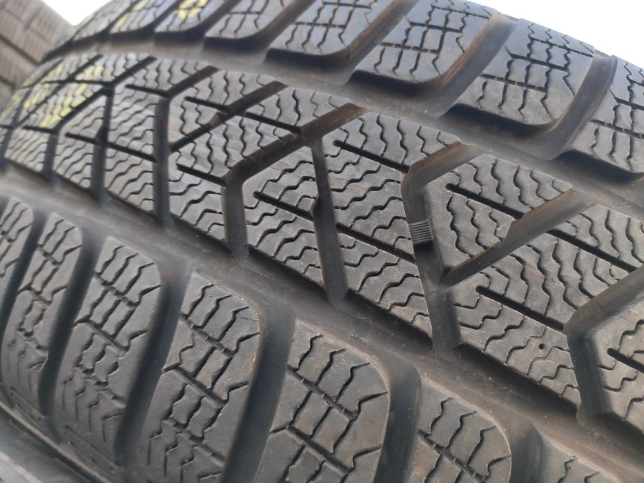 2бр Зимни гуми 215 60 16 - Pirelli - DOT 2022