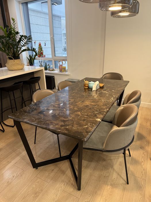 Стол каменный