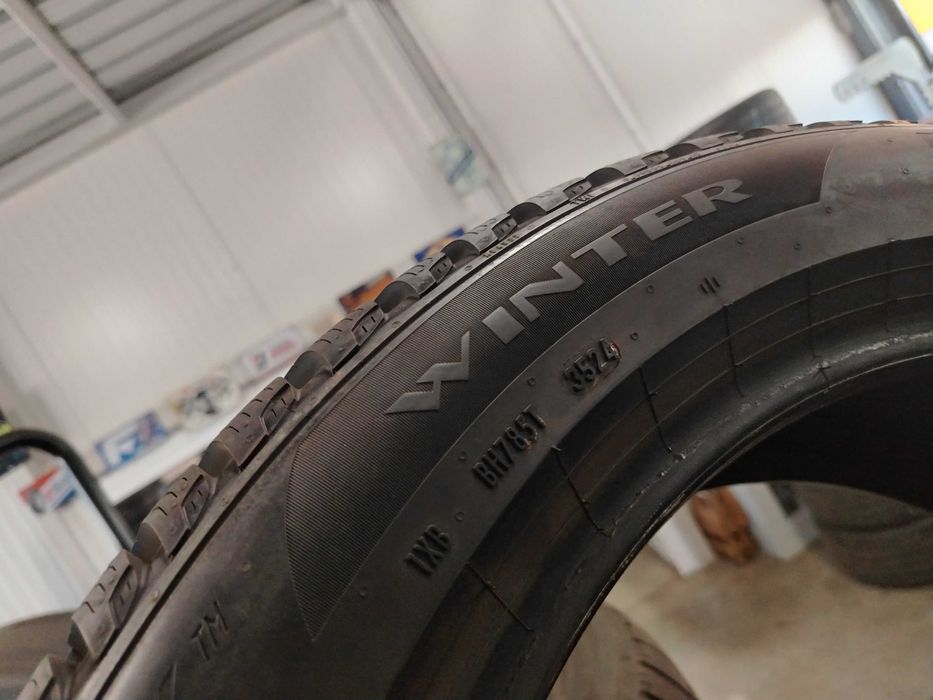 2бр. зимни гуми 215/55/18 Pirelli