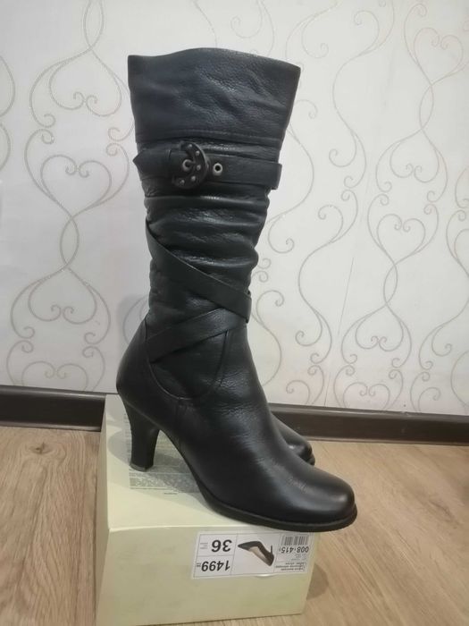 Продам женские сапоги