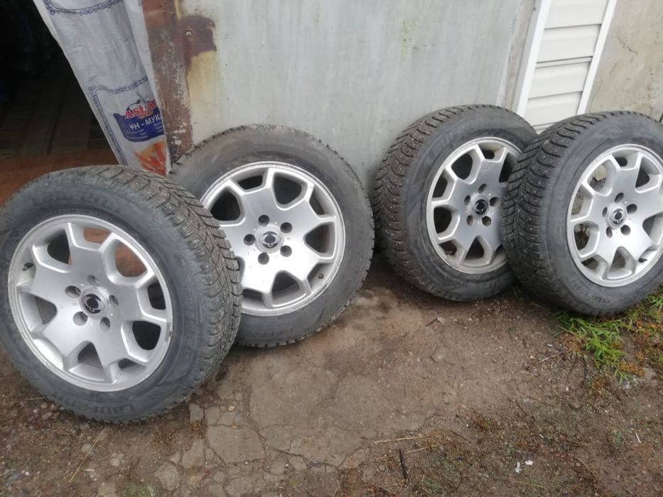Продам зимние шины на Саньёнг