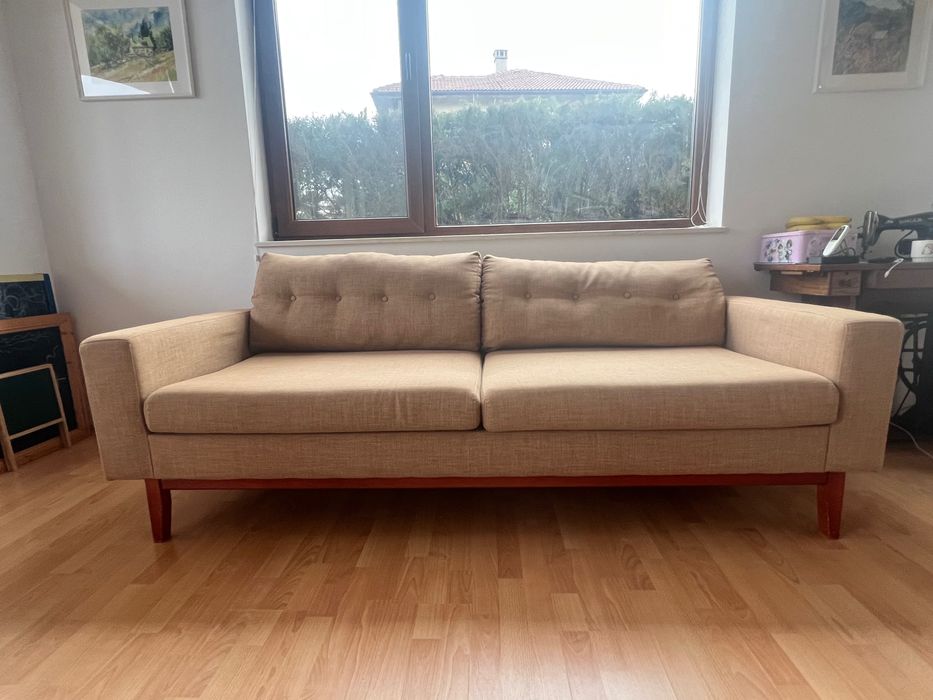 Триместен диван бежов