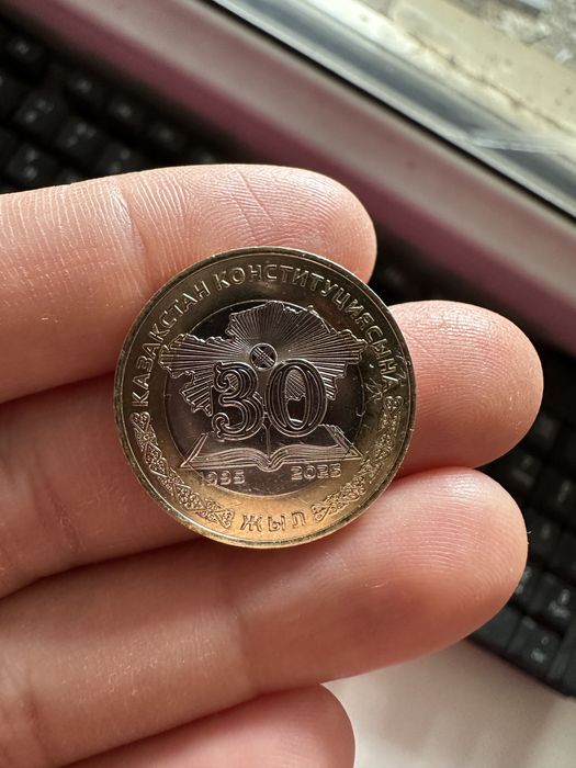 Продам за 15 тыс юбилейные 100