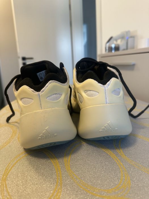 Adiddas Yeezy 700 V3
