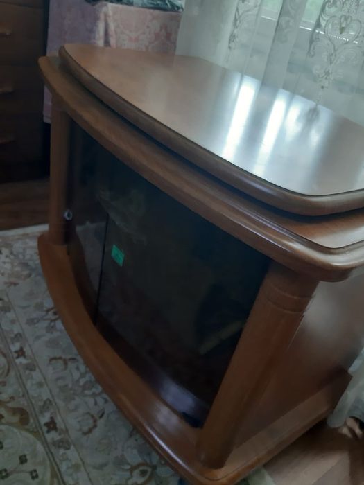 Продам тумбочку под телевизор