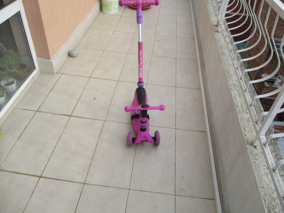 Продавам запазен Детски скутер