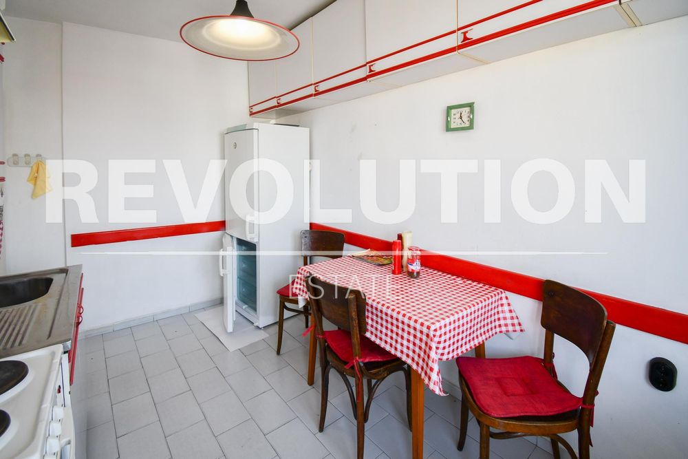 Тристаен апартамент в Центъра на София.