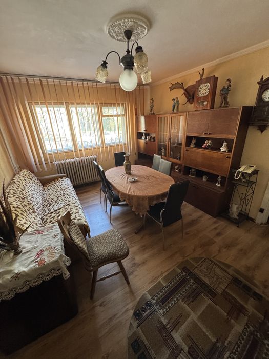 Se vinde apartament cu 3 camere