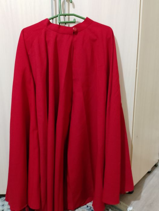 Красное платье с юбкой