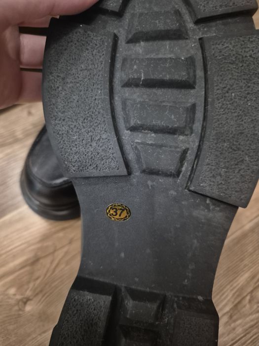 Продам черные лоферы