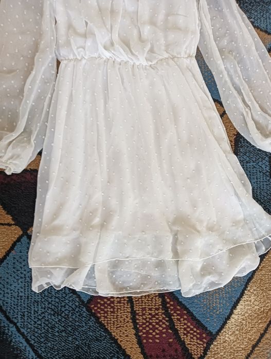 Rochie albă superbe cu mânecă lungă mărimea S