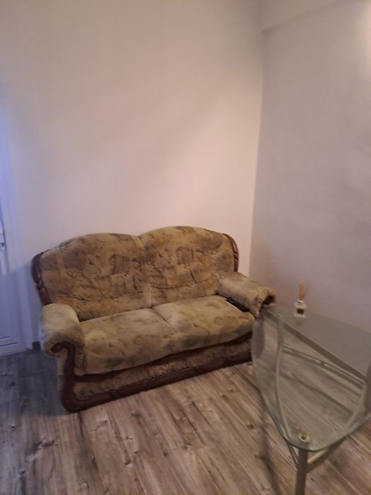 Închiriez apartament