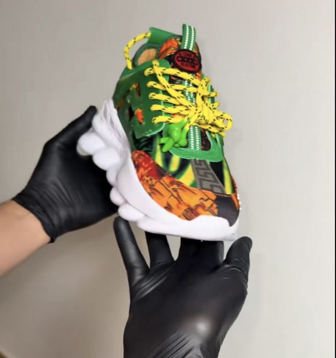 Versace chain reaction