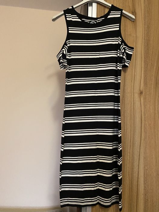 Superdry Sport cold shoulder dress чисто нова