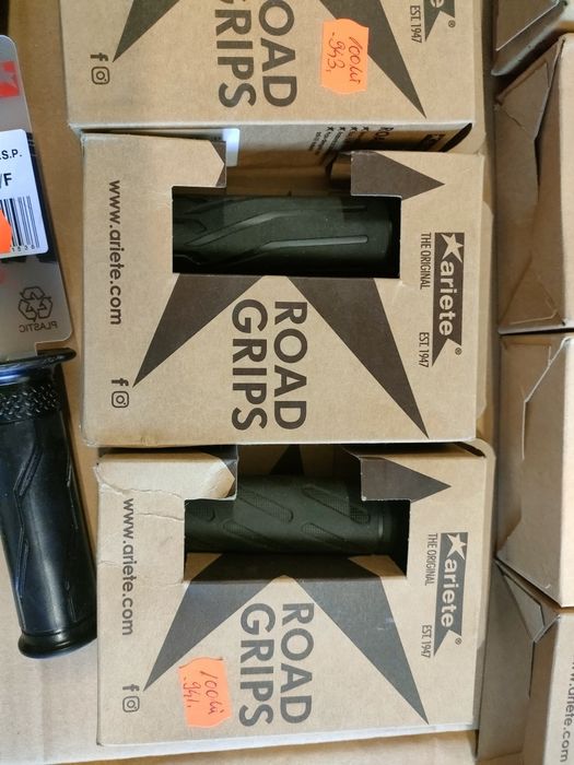 Mansoane / Grips moto Yamaha Honda Suzuki Kawasaki Ducati Aprilia BMW