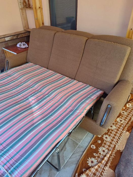 Разтегателен диван