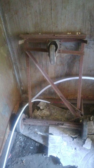 Тележка на колёсиках