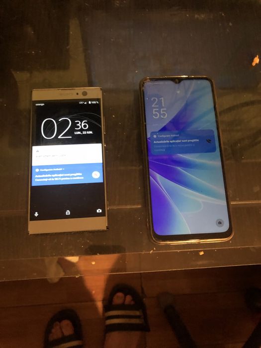 Vand doua telefoane