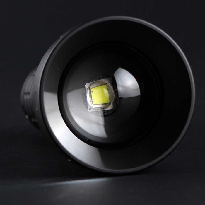Модифициран фенер Convoy Z1 зуум SFT-40 LED 790 мeтра ANSI