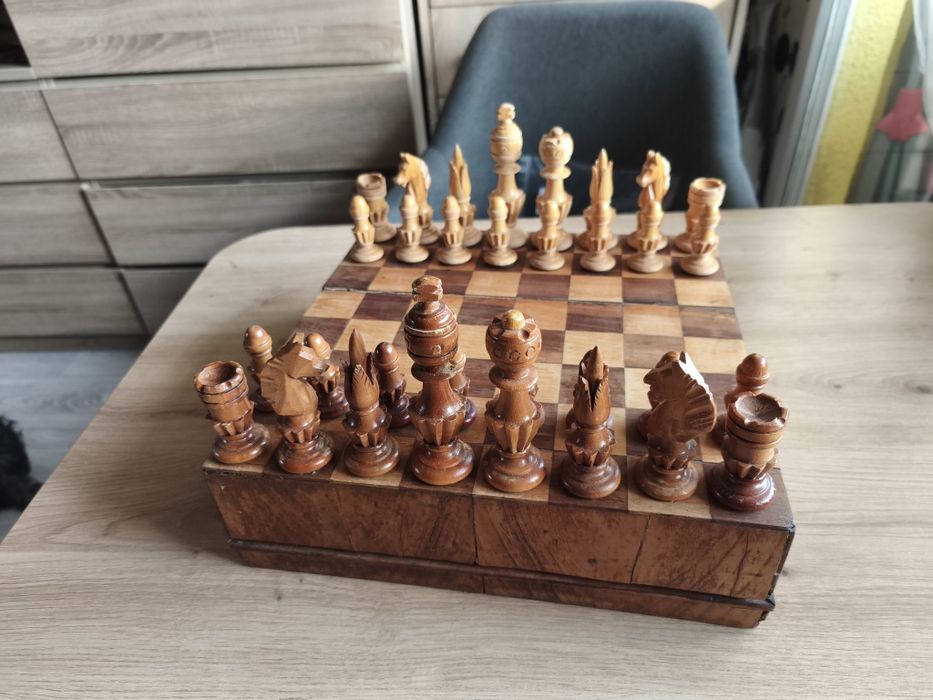 Античен масивен шах дърво ръчна изработка  от средата на 40те години